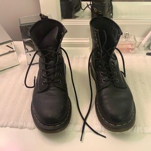 Black doc martens DR. MARTENS